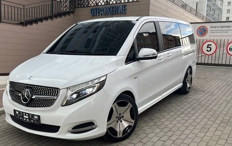 Mercedes-Benz V-Класс, 2017 год, 3 540 000 рублей, 4 фотография
