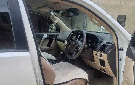 Toyota Land Cruiser Prado 150 рестайлинг 2, 2018 год, 4 000 000 рублей, 9 фотография