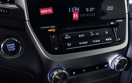 Toyota Land Cruiser 200, 2019 год, 7 400 000 рублей, 23 фотография