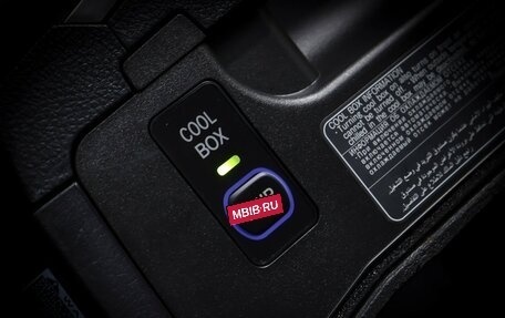 Toyota Land Cruiser 200, 2019 год, 7 400 000 рублей, 25 фотография