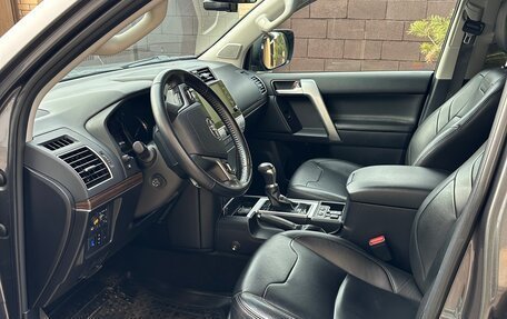 Toyota Land Cruiser Prado 150 рестайлинг 2, 2020 год, 7 000 000 рублей, 12 фотография