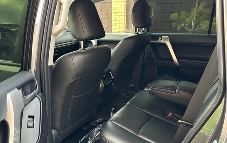 Toyota Land Cruiser Prado 150 рестайлинг 2, 2020 год, 7 000 000 рублей, 13 фотография