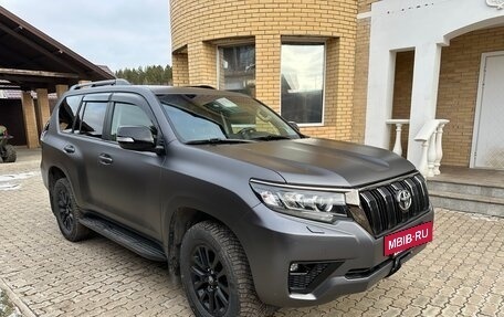 Toyota Land Cruiser Prado 150 рестайлинг 2, 2020 год, 7 000 000 рублей, 4 фотография