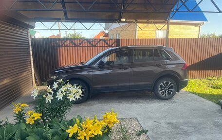 Volkswagen Tiguan II, 2020 год, 2 990 000 рублей, 3 фотография
