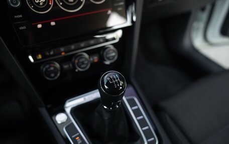 Volkswagen Passat B8 рестайлинг, 2018 год, 2 600 000 рублей, 29 фотография