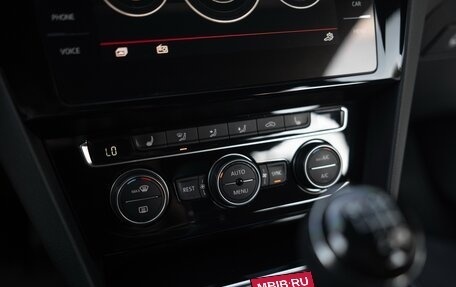 Volkswagen Passat B8 рестайлинг, 2018 год, 2 600 000 рублей, 30 фотография