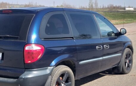 Chrysler Voyager IV, 2001 год, 490 000 рублей, 2 фотография