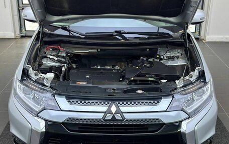Mitsubishi Outlander III рестайлинг 3, 2018 год, 2 049 000 рублей, 9 фотография