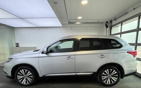 Mitsubishi Outlander III рестайлинг 3, 2018 год, 2 049 000 рублей, 8 фотография