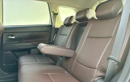 Mitsubishi Outlander III рестайлинг 3, 2018 год, 2 049 000 рублей, 12 фотография