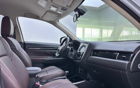 Mitsubishi Outlander III рестайлинг 3, 2018 год, 2 049 000 рублей, 11 фотография