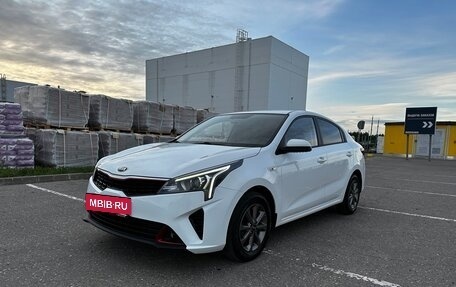 KIA Rio IV, 2021 год, 1 750 000 рублей, 2 фотография