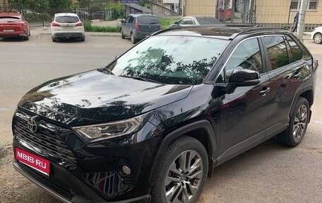 Toyota RAV4, 2021 год, 3 890 000 рублей, 1 фотография