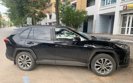 Toyota RAV4, 2021 год, 3 890 000 рублей, 2 фотография