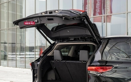 Toyota Highlander, 2024 год, 6 490 000 рублей, 30 фотография