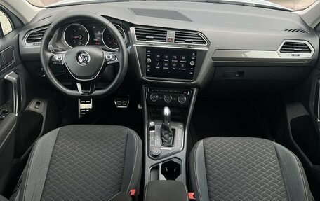 Volkswagen Tiguan II, 2018 год, 1 990 000 рублей, 13 фотография