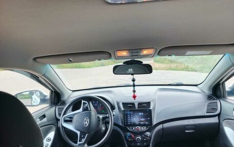 Hyundai Solaris II рестайлинг, 2012 год, 850 000 рублей, 7 фотография