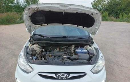 Hyundai Solaris II рестайлинг, 2012 год, 850 000 рублей, 2 фотография