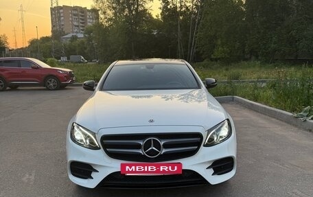 Mercedes-Benz E-Класс, 2019 год, 3 750 000 рублей, 2 фотография