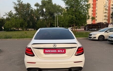 Mercedes-Benz E-Класс, 2019 год, 3 750 000 рублей, 4 фотография