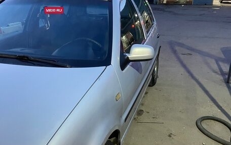 Volkswagen Polo III рестайлинг, 2000 год, 290 000 рублей, 2 фотография
