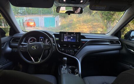 Toyota Camry, 2021 год, 2 400 000 рублей, 7 фотография