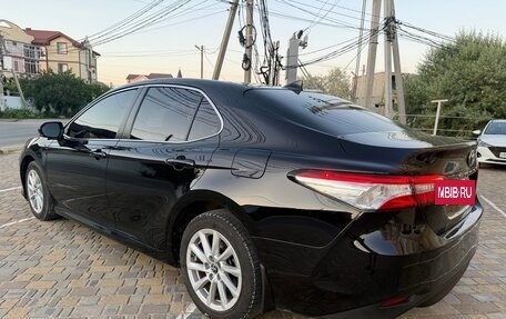 Toyota Camry, 2021 год, 2 400 000 рублей, 4 фотография