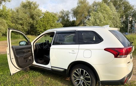 Mitsubishi Outlander III рестайлинг 3, 2017 год, 1 950 000 рублей, 9 фотография