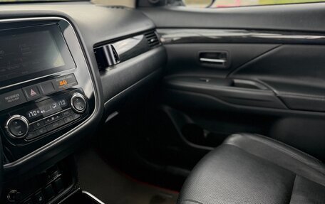 Mitsubishi Outlander III рестайлинг 3, 2017 год, 1 950 000 рублей, 12 фотография