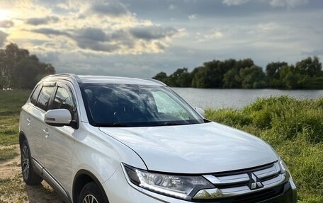 Mitsubishi Outlander III рестайлинг 3, 2017 год, 1 950 000 рублей, 10 фотография