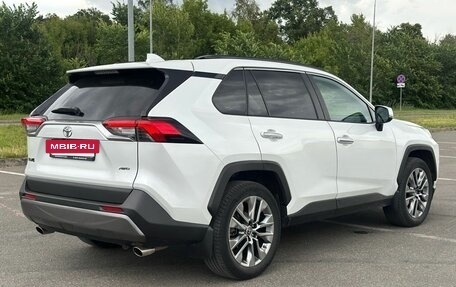 Toyota RAV4, 2020 год, 3 150 000 рублей, 11 фотография