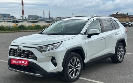 Toyota RAV4, 2020 год, 3 150 000 рублей, 7 фотография