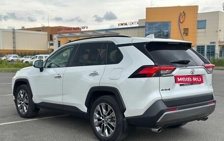 Toyota RAV4, 2020 год, 3 150 000 рублей, 9 фотография
