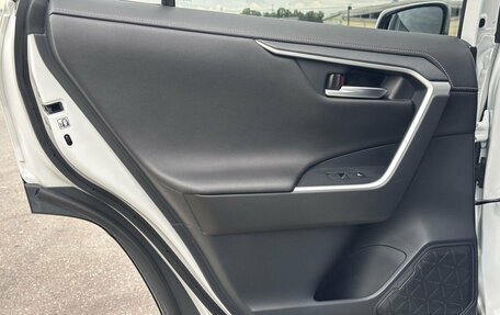 Toyota RAV4, 2020 год, 3 150 000 рублей, 31 фотография