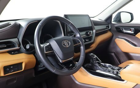 Toyota Highlander, 2023 год, 5 300 000 рублей, 16 фотография