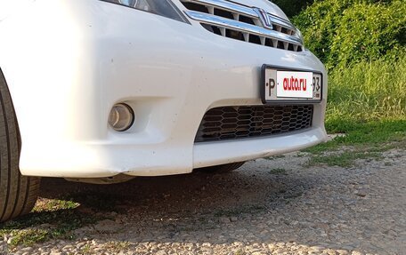 Toyota ISis I, 2010 год, 1 650 000 рублей, 2 фотография