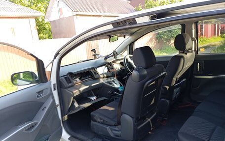 Toyota ISis I, 2010 год, 1 650 000 рублей, 8 фотография