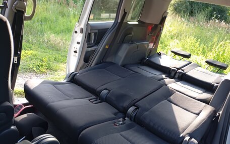 Toyota ISis I, 2010 год, 1 650 000 рублей, 13 фотография