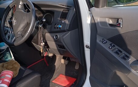 Toyota ISis I, 2010 год, 1 650 000 рублей, 9 фотография