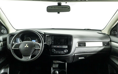 Mitsubishi Outlander III рестайлинг 3, 2016 год, 1 449 585 рублей, 13 фотография