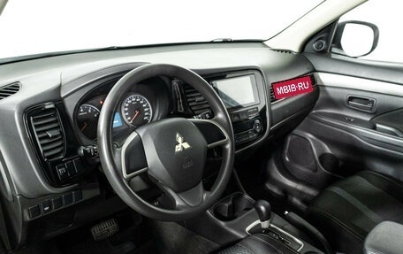Mitsubishi Outlander III рестайлинг 3, 2016 год, 1 449 585 рублей, 11 фотография