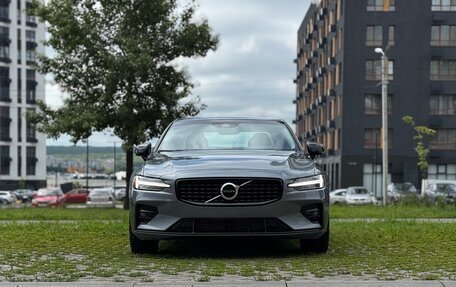 Volvo S60 III, 2021 год, 1 850 000 рублей, 2 фотография