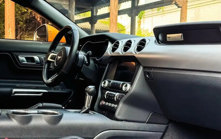 Ford Mustang VI рестайлинг, 2022 год, 2 745 000 рублей, 9 фотография