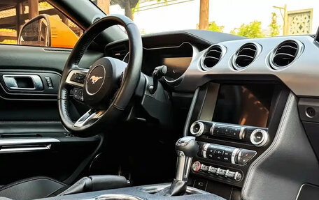 Ford Mustang VI рестайлинг, 2022 год, 2 745 000 рублей, 8 фотография