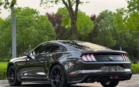 Ford Mustang VI рестайлинг, 2022 год, 2 815 000 рублей, 6 фотография