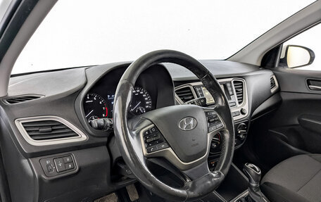 Hyundai Solaris II рестайлинг, 2019 год, 1 300 000 рублей, 16 фотография