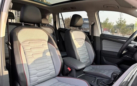 Volkswagen Tiguan II, 2022 год, 2 411 123 рублей, 10 фотография