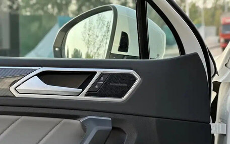 Volkswagen Tiguan II, 2022 год, 2 411 123 рублей, 8 фотография