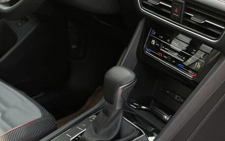 Volkswagen Tiguan II, 2022 год, 2 411 123 рублей, 13 фотография