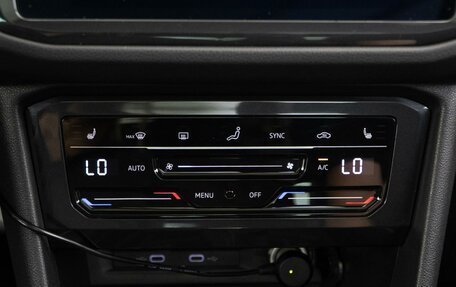 Volkswagen Tiguan II, 2021 год, 3 150 000 рублей, 13 фотография